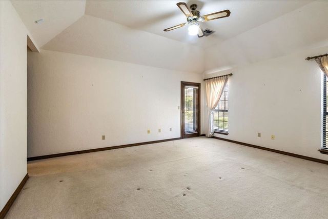 7607 NW Folkstone Way, Lawton, OK 73505