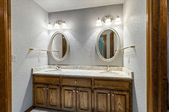 7607 NW Folkstone Way, Lawton, OK 73505