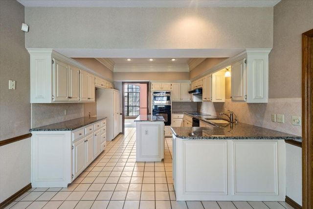 7607 NW Folkstone Way, Lawton, OK 73505