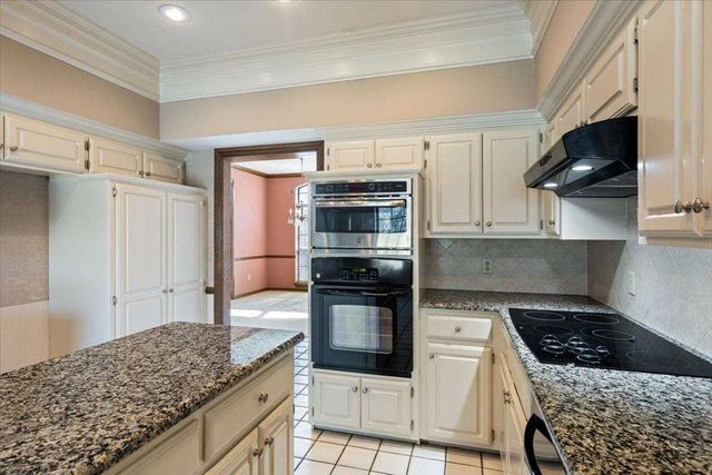 7607 NW Folkstone Way, Lawton, OK 73505