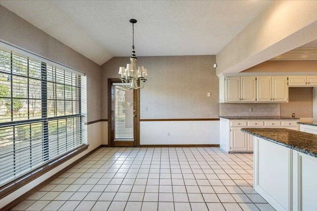 7607 NW Folkstone Way, Lawton, OK 73505