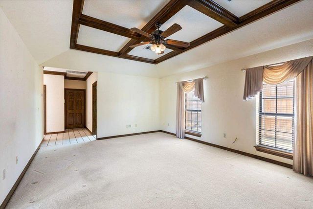 7607 NW Folkstone Way, Lawton, OK 73505