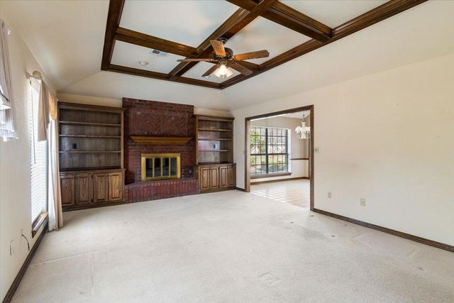 7607 NW Folkstone Way, Lawton, OK 73505