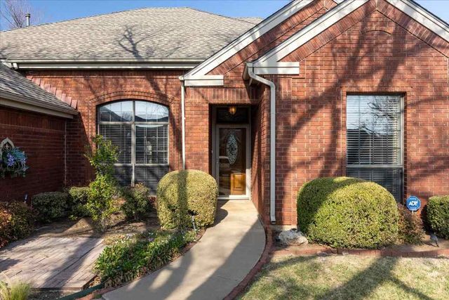 7607 NW Folkstone Way, Lawton, OK 73505