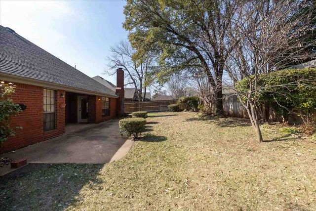 7607 NW Folkstone Way, Lawton, OK 73505