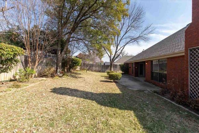 7607 NW Folkstone Way, Lawton, OK 73505