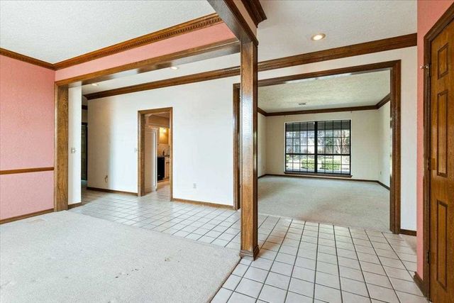 7607 NW Folkstone Way, Lawton, OK 73505