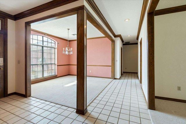 7607 NW Folkstone Way, Lawton, OK 73505