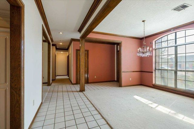 7607 NW Folkstone Way, Lawton, OK 73505