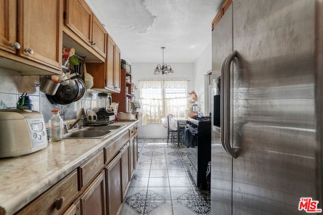 2074 W 54th Street, Los Angeles, CA 90062