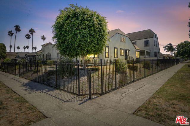 2074 W 54th Street, Los Angeles, CA 90062