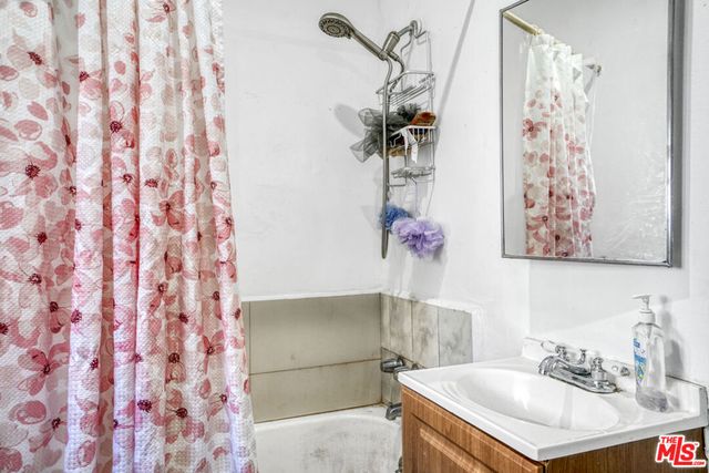 2074 W 54th Street, Los Angeles, CA 90062