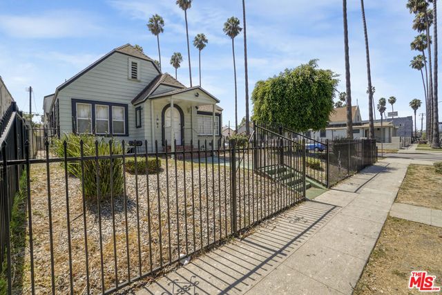 2074 W 54th Street, Los Angeles, CA 90062