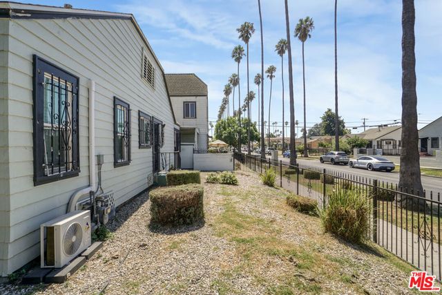 2074 W 54th Street, Los Angeles, CA 90062