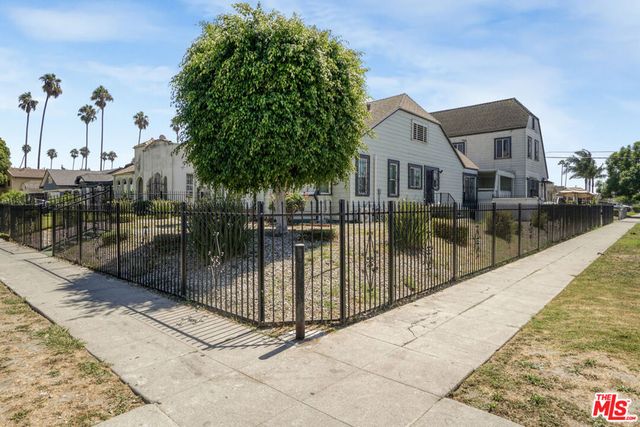 2074 W 54th Street, Los Angeles, CA 90062