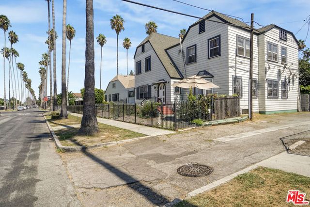 2074 W 54th Street, Los Angeles, CA 90062