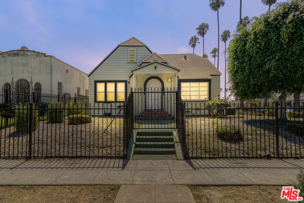 2074 W 54th Street, Los Angeles, CA 90062