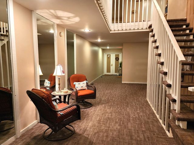 1S055 Spring Road 2D, Oakbrook Terrace, IL 60181