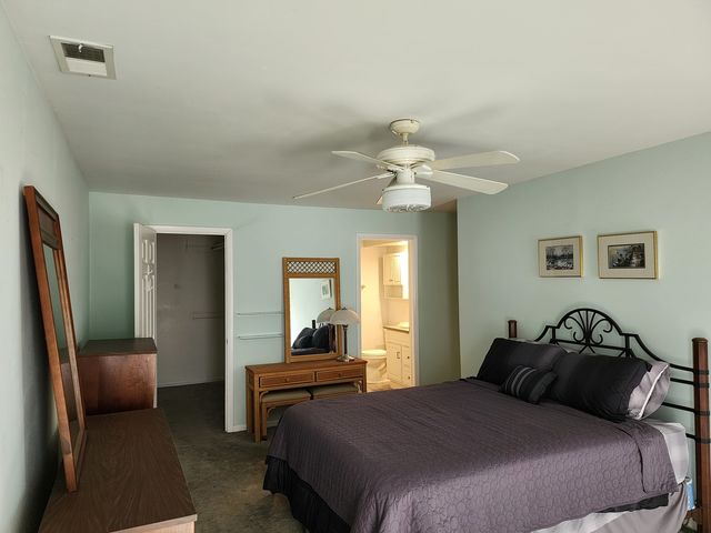 1S055 Spring Road 2D, Oakbrook Terrace, IL 60181