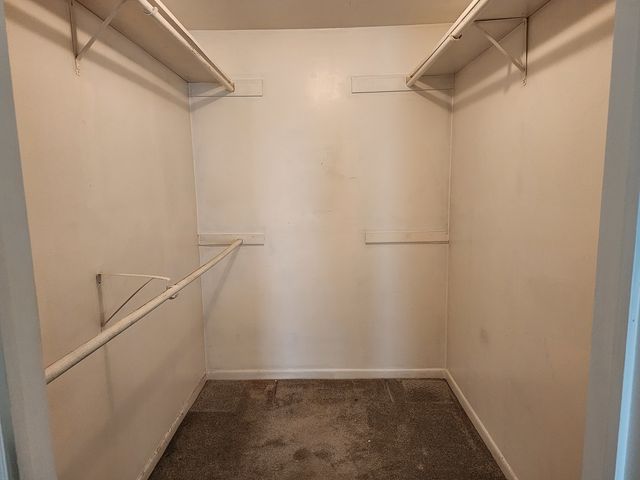 1S055 Spring Road 2D, Oakbrook Terrace, IL 60181