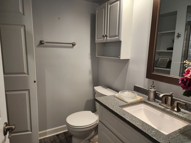 1S055 Spring Road 2D, Oakbrook Terrace, IL 60181