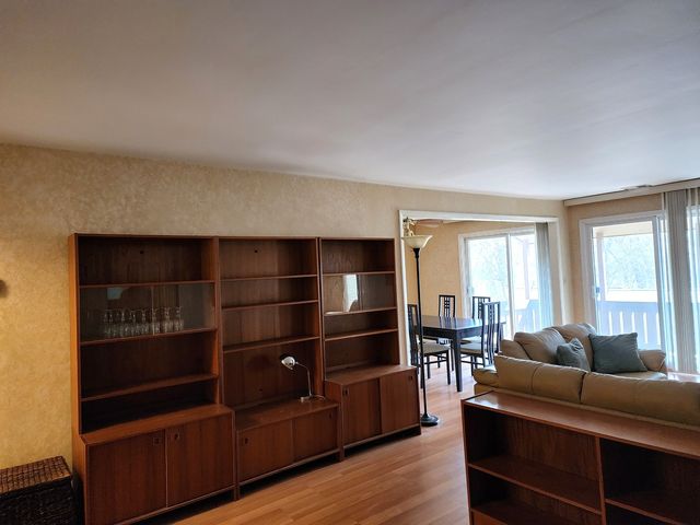 1S055 Spring Road 2D, Oakbrook Terrace, IL 60181