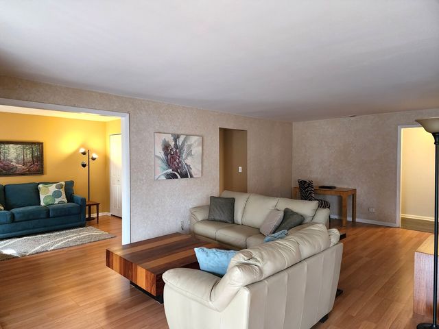 1S055 Spring Road 2D, Oakbrook Terrace, IL 60181