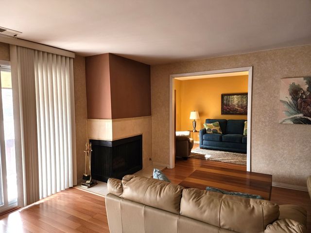 1S055 Spring Road 2D, Oakbrook Terrace, IL 60181