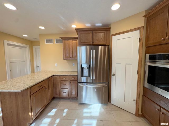 3612 N HARVARD Avenue, Peoria, IL 61614