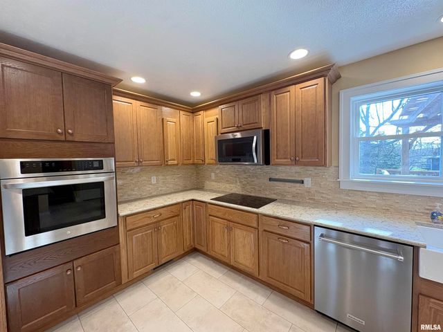 3612 N HARVARD Avenue, Peoria, IL 61614