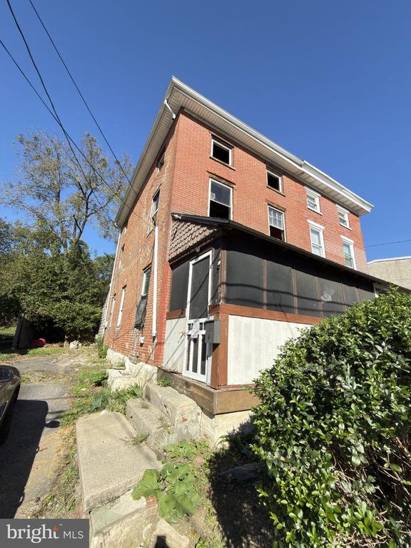 6 CHURCH ST, BROOKHAVEN, PA 19015 — exterior