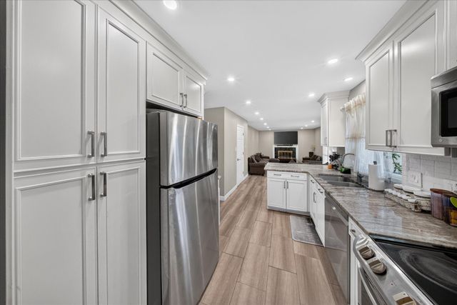 36523 Whitcomb Street, Livonia, MI 48154