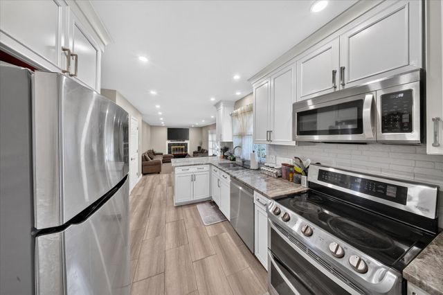 36523 Whitcomb Street, Livonia, MI 48154