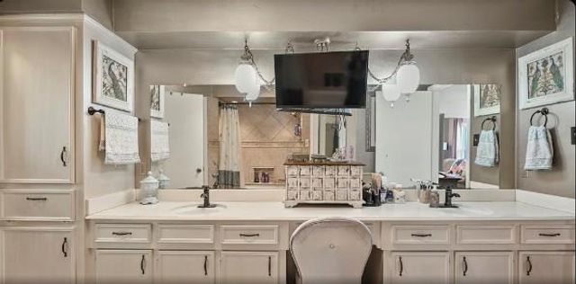 8203 Roebourne Lane, Houston, TX 77070