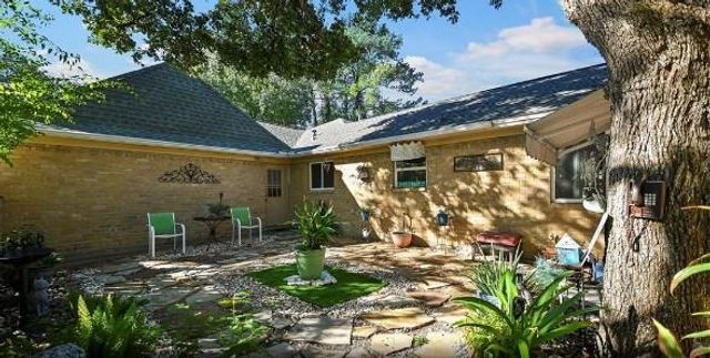 8203 Roebourne Lane, Houston, TX 77070