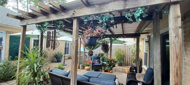 8203 Roebourne Lane, Houston, TX 77070