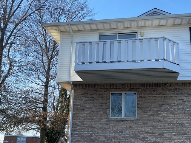 11 Claire Court, West Babylon, NY 11704