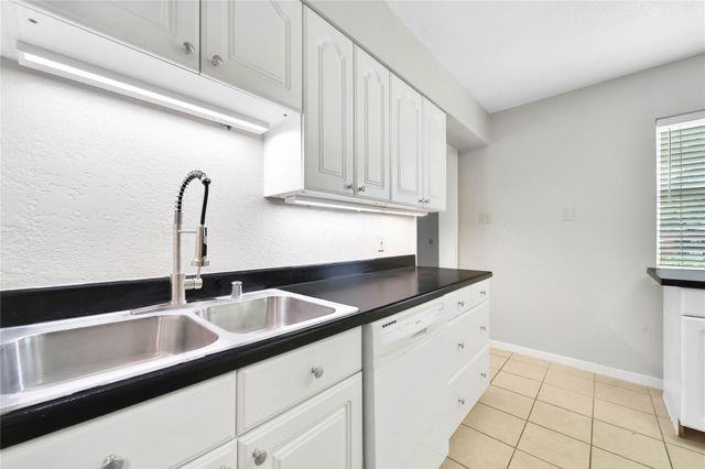 307 Lawrence Street, Tomball, TX 77375