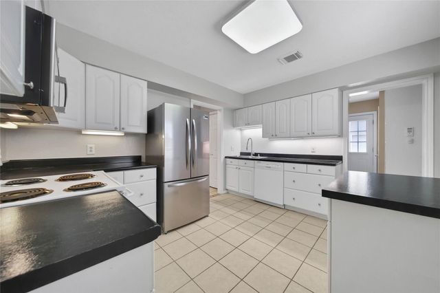 307 Lawrence Street, Tomball, TX 77375