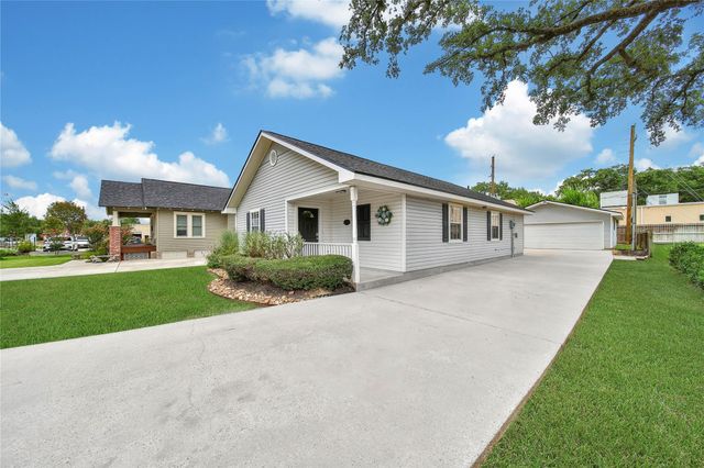307 Lawrence Street, Tomball, TX 77375