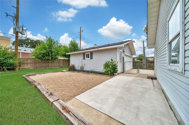 307 Lawrence Street, Tomball, TX 77375