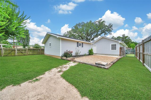 307 Lawrence Street, Tomball, TX 77375