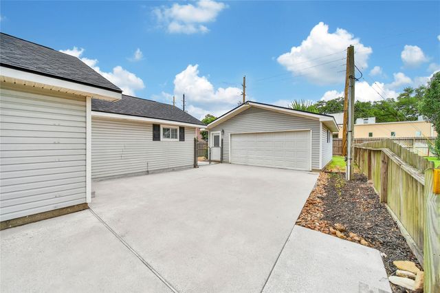307 Lawrence Street, Tomball, TX 77375