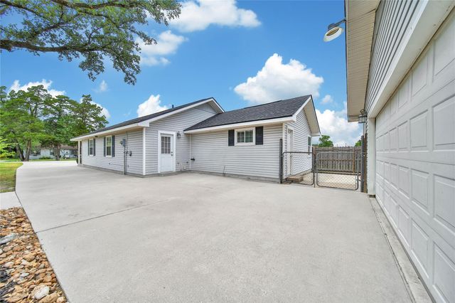307 Lawrence Street, Tomball, TX 77375