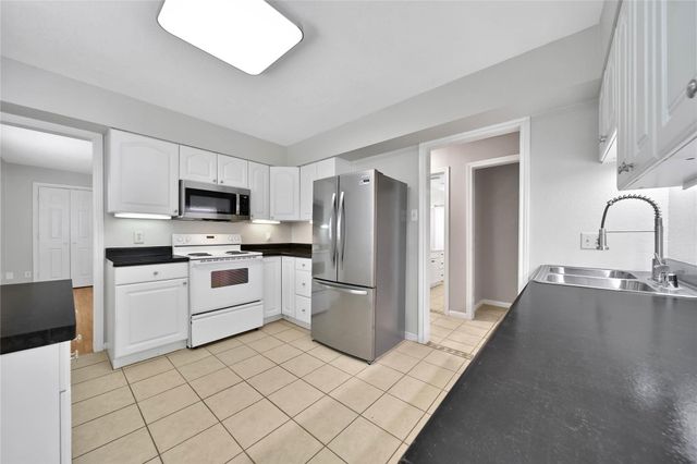 307 Lawrence Street, Tomball, TX 77375