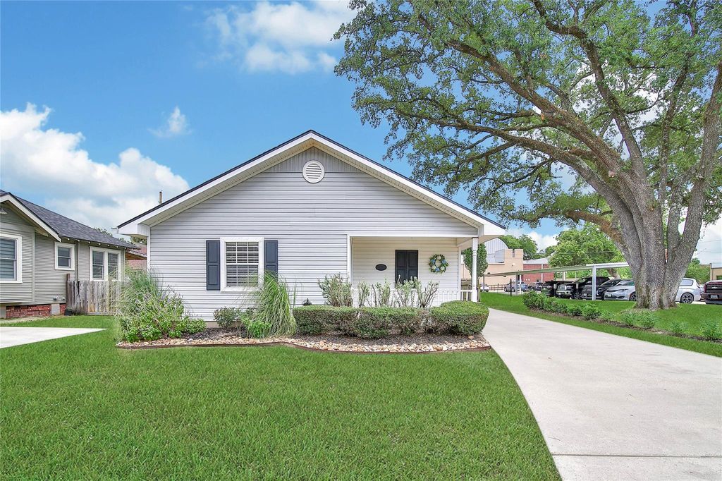307 Lawrence Street, Tomball, TX 77375