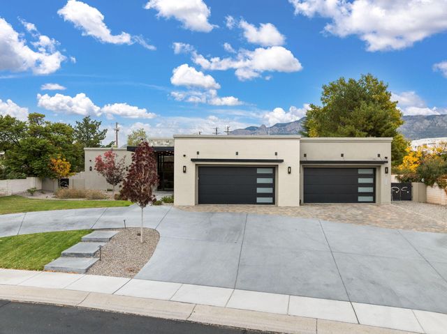 10140 Masters Drive NE, Albuquerque, NM 87111