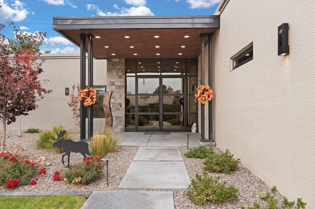 10140 Masters Drive NE, Albuquerque, NM 87111