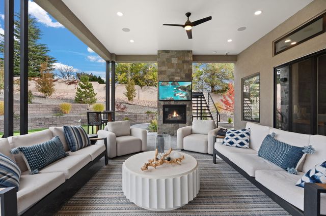 10140 Masters Drive NE, Albuquerque, NM 87111