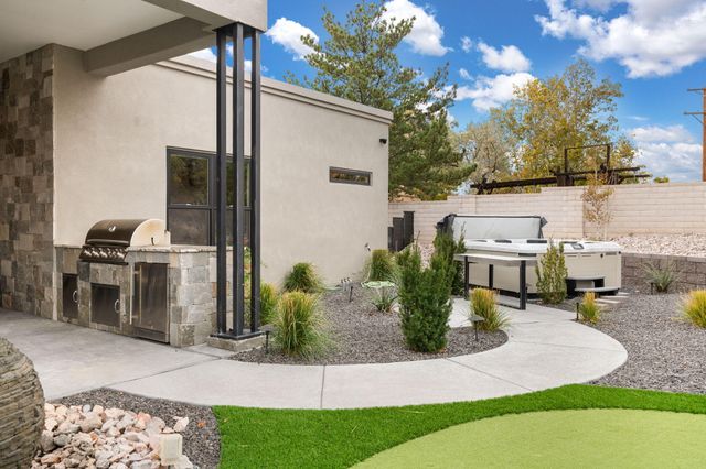 10140 Masters Drive NE, Albuquerque, NM 87111